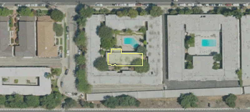 17950 Burbank Blvd