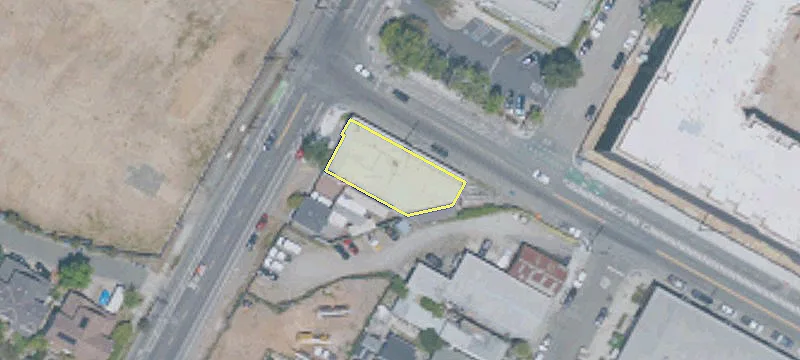 1924 Grand St