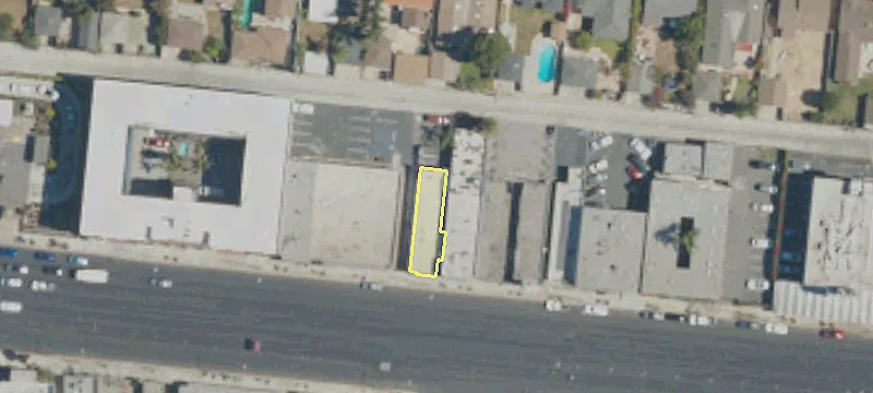 1696 Centinela Ave