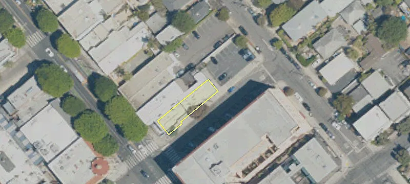 2943 Main St