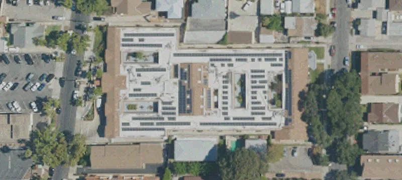 1220 Mariposa St