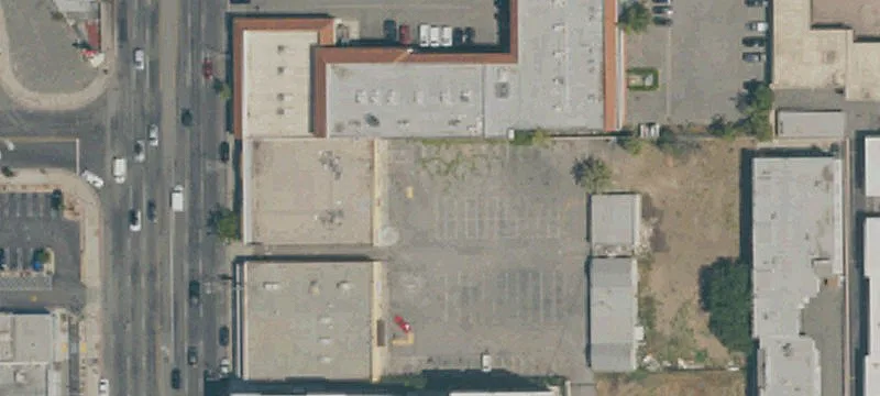 7062 Van Nuys Blvd