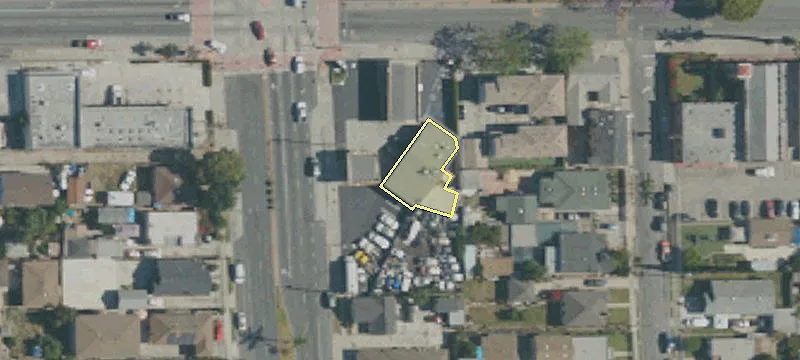 700 Rosecrans Ave