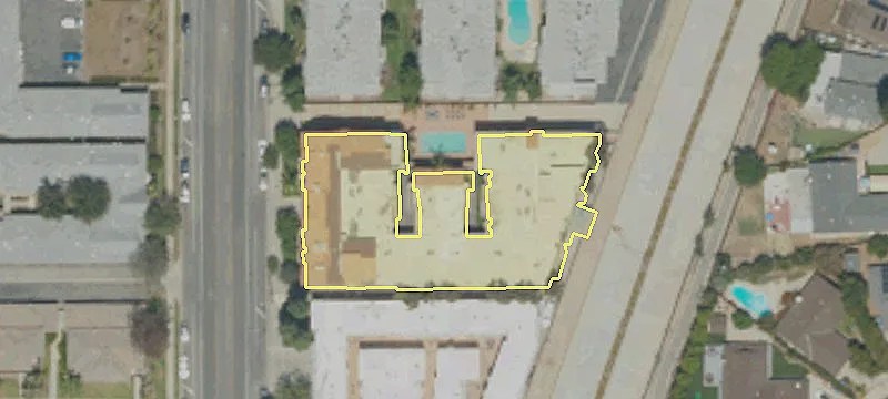 10400 Canoga Ave