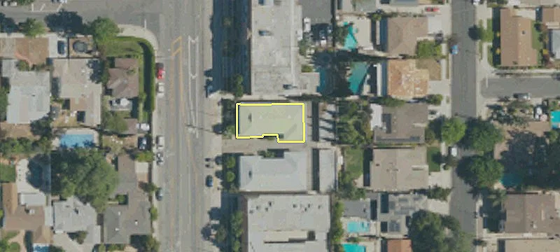 5852 Whitsett Ave