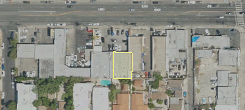 14132 Oxnard St
