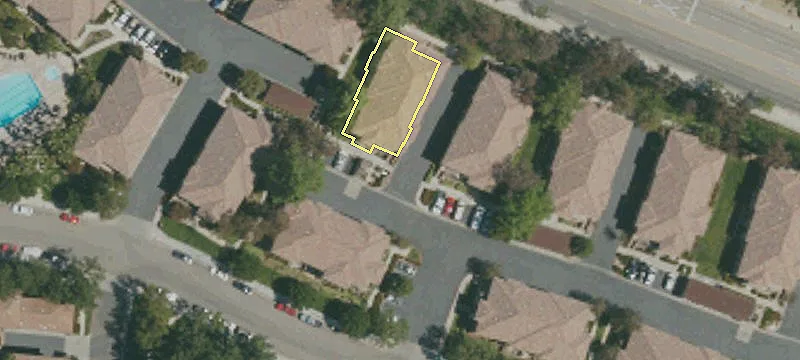 18325 Oakmont Dr