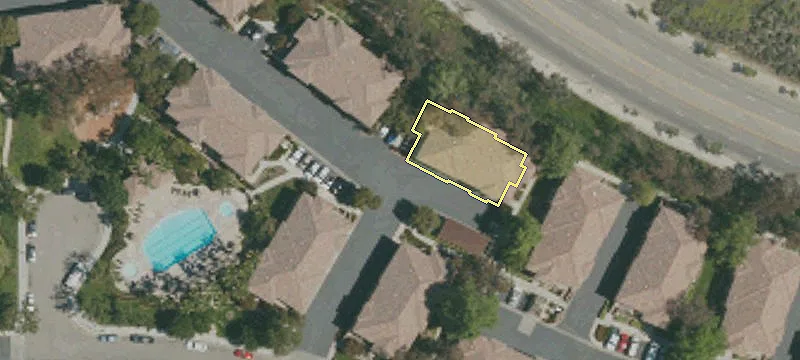 18335 Oakmont Dr