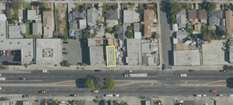 711 Rosecrans Ave