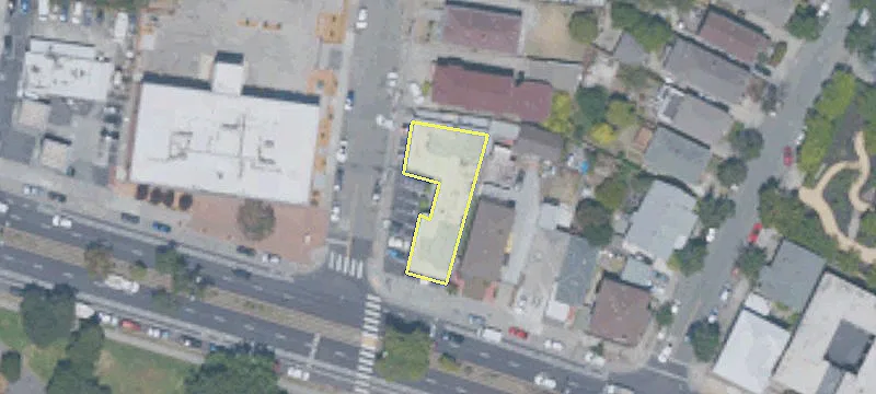 370 Macarthur Blvd