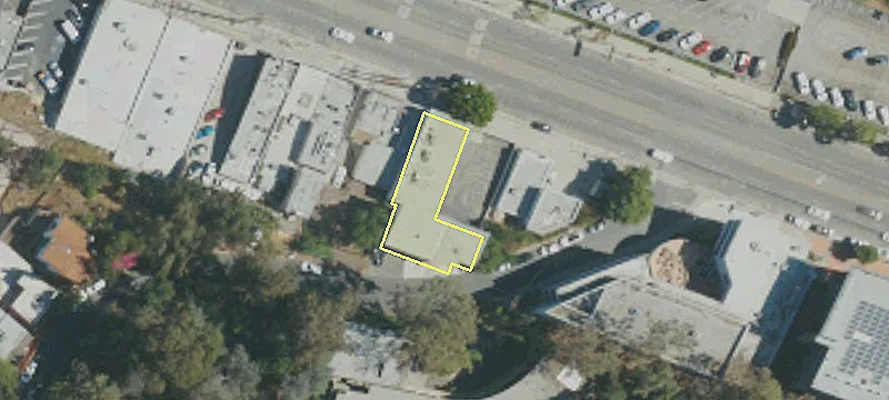 3611 Cahuenga W Blvd