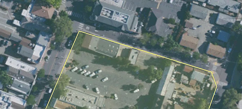 560 Main St