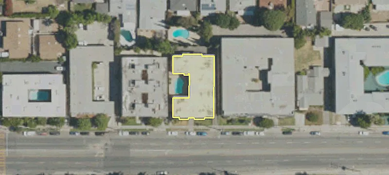 13031 Oxnard St