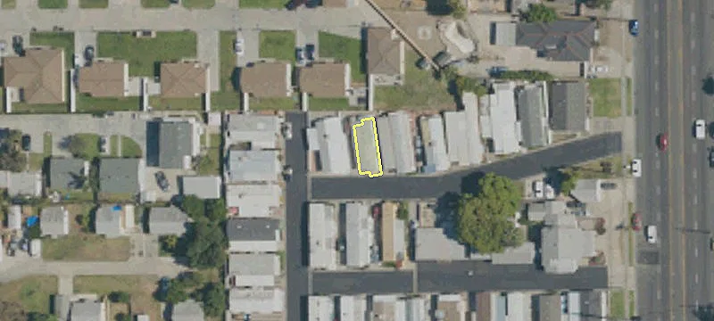 15703 Woodruff Ave