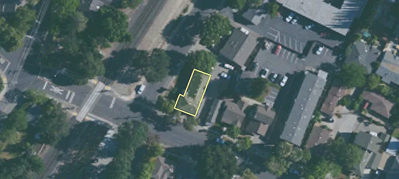 469 Rose Ave
