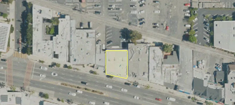 17035 Ventura Blvd