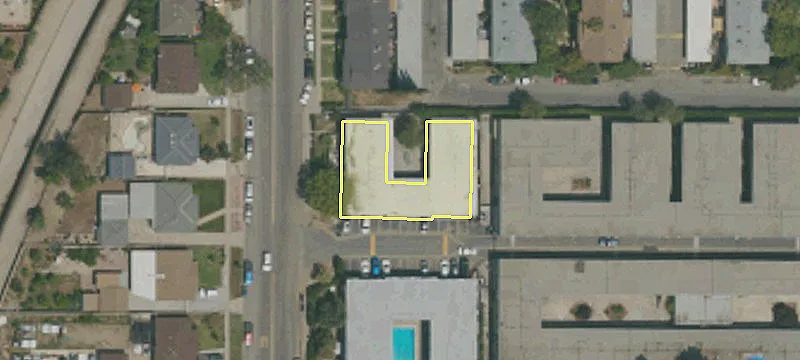 390 Cerritos Ave