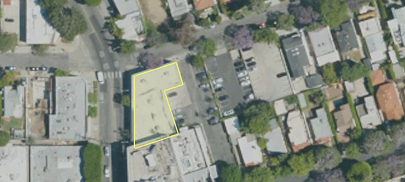 8758 Rosewood Ave