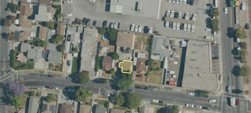 3427 Bell Ave