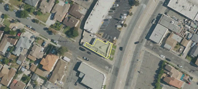 13333 Paramount Blvd