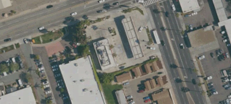 906 Broadway