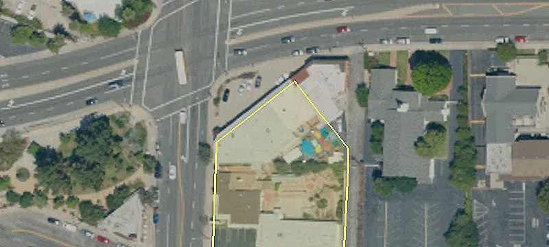 912 Altadena Dr