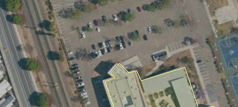690 Oxford St