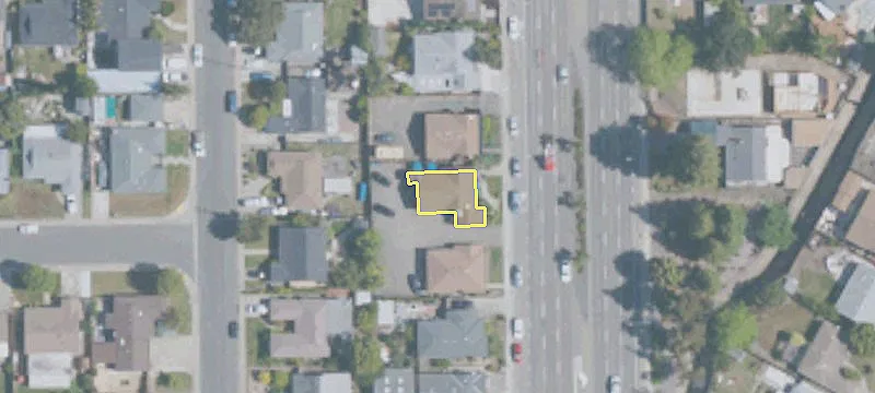 21981 Redwood Rd