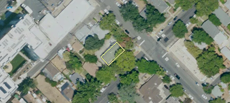 600 Oak St