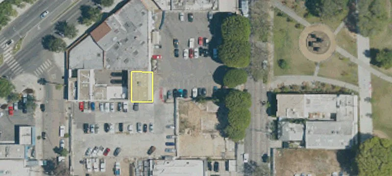 648 La Peer Dr