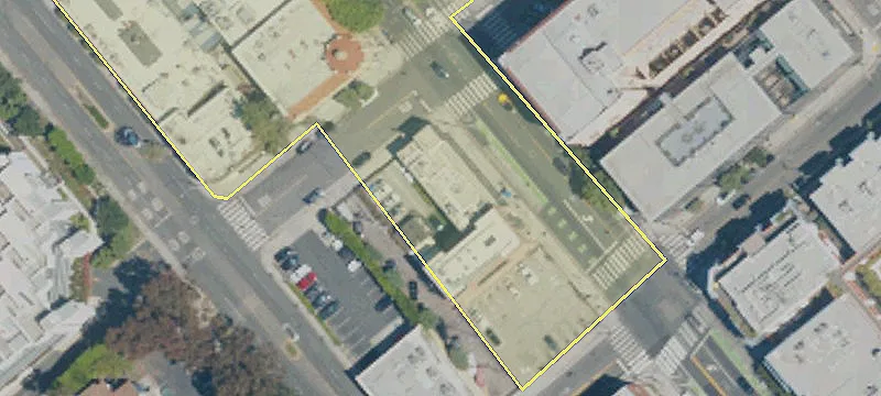 3002 Main St