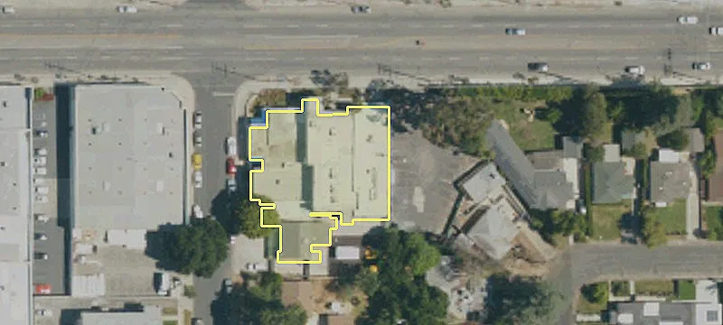 5950 Cedros Ave