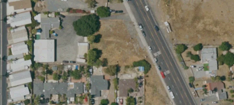 1558 Santa Fe Ave
