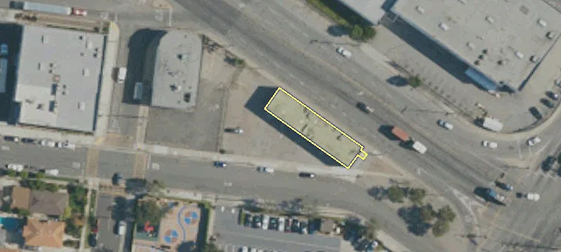 5110 District Blvd