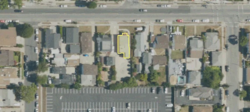 418 Arbor Vitae St