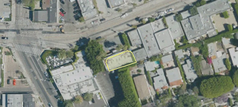 8750 Melrose Ave