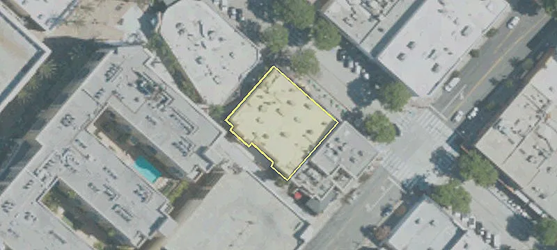 221 San Fernando Blvd
