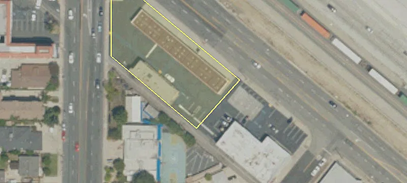 2411 San Fernando Blvd
