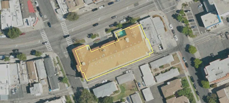 3910 Riverside Dr