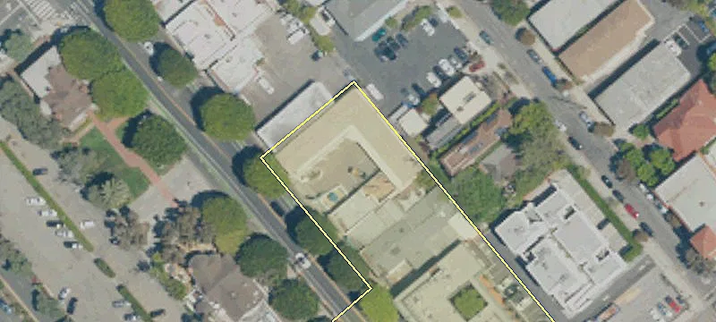 2637 Main St