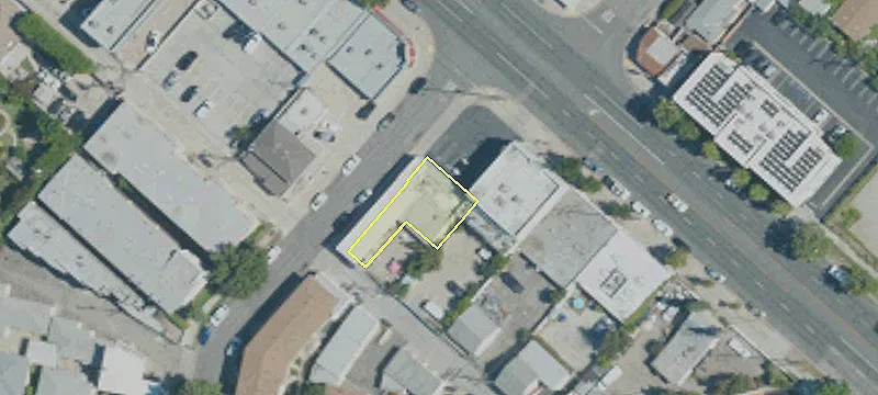 1558 Victory Blvd
