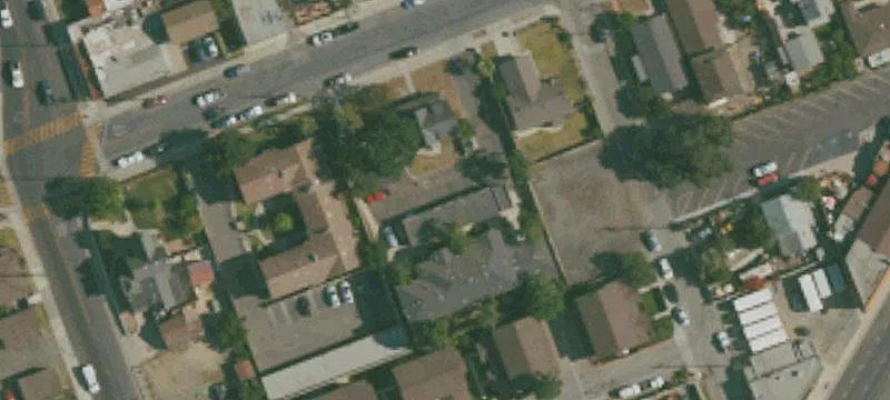1220 Ventura St