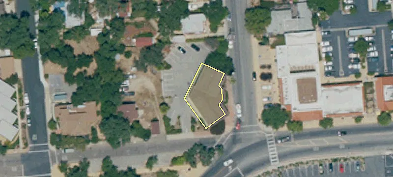 302 El Paseo Rd