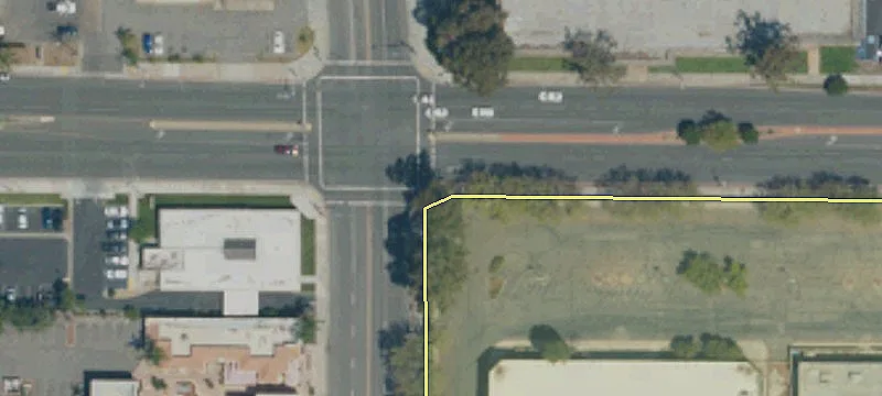 100 Redlands Mall