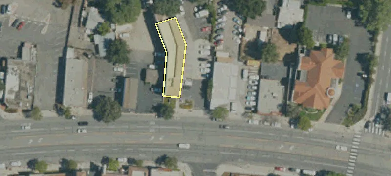 881 1000th Oaks Blvd