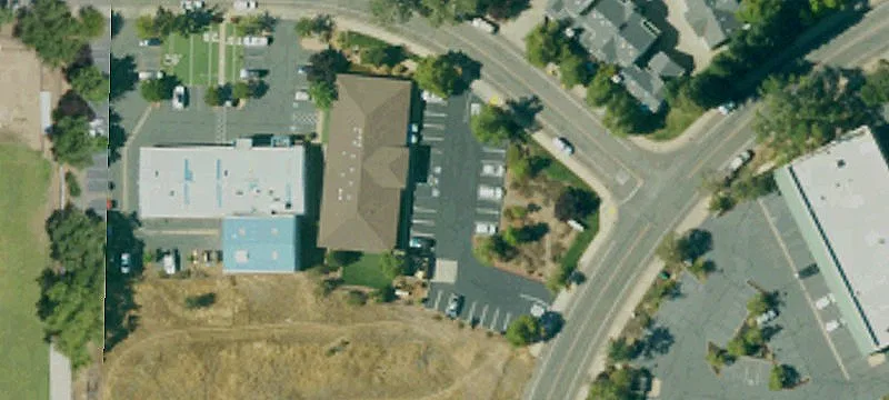 2555 Greenwood Ln