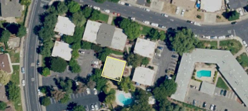 2104 La Loma Dr