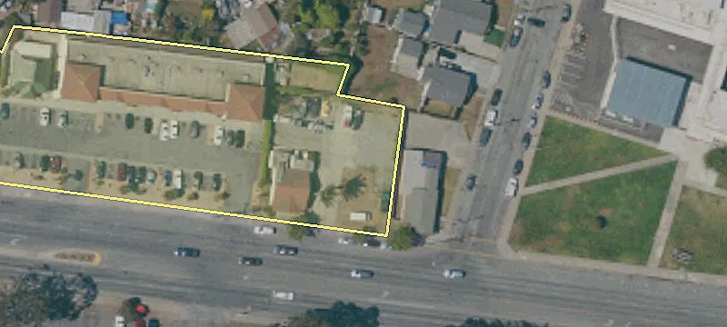 1043 Alisal St