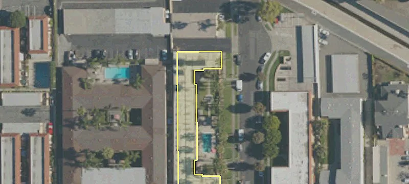 5699 Fullerton Ave