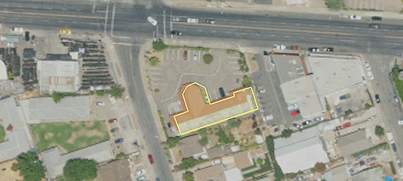 2524 Main St